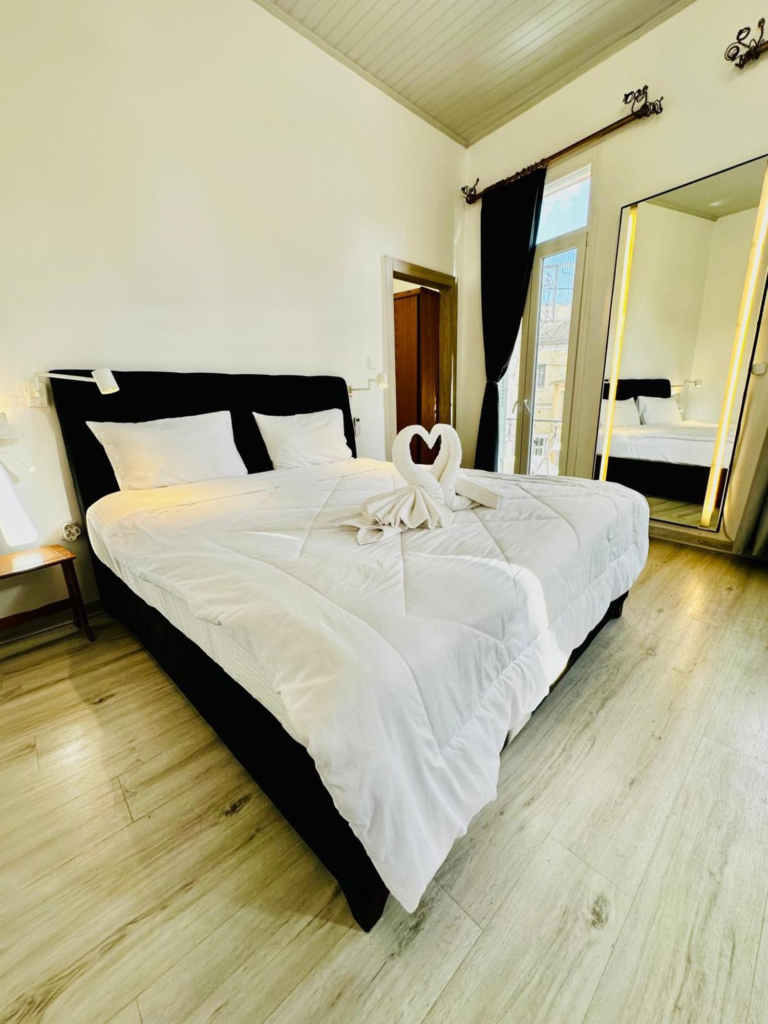 Travelers Luxury Suites, Studios & Apartments Corfu  Ngoại thất bức ảnh