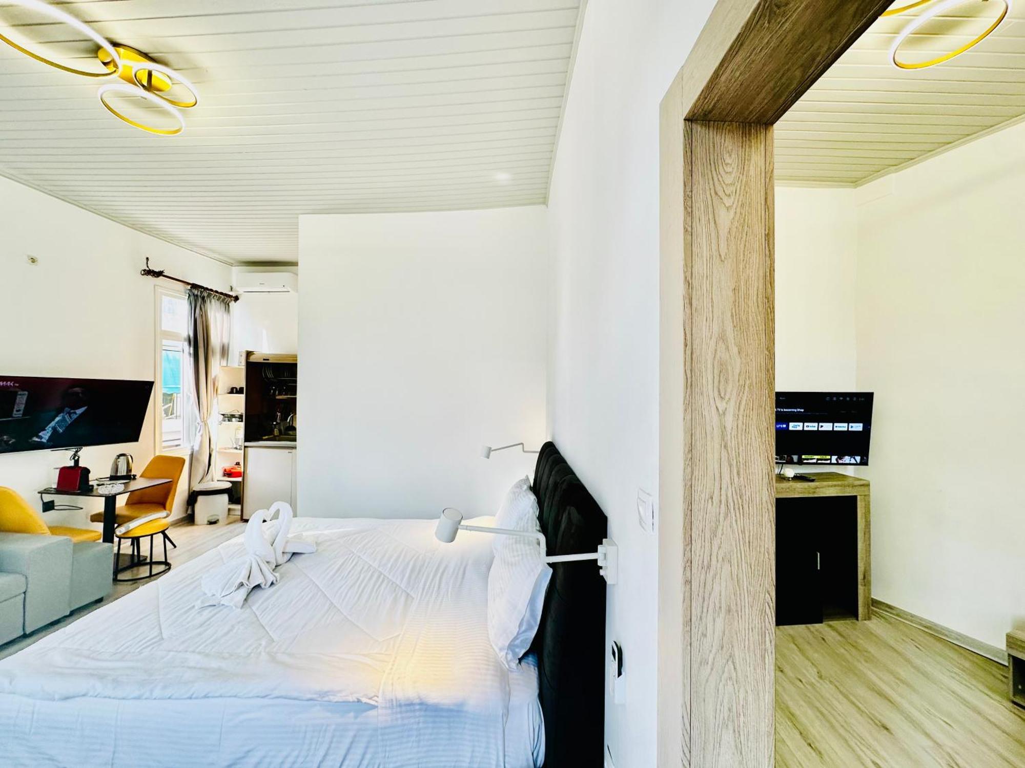 Travelers Luxury Suites, Studios & Apartments Corfu  Ngoại thất bức ảnh