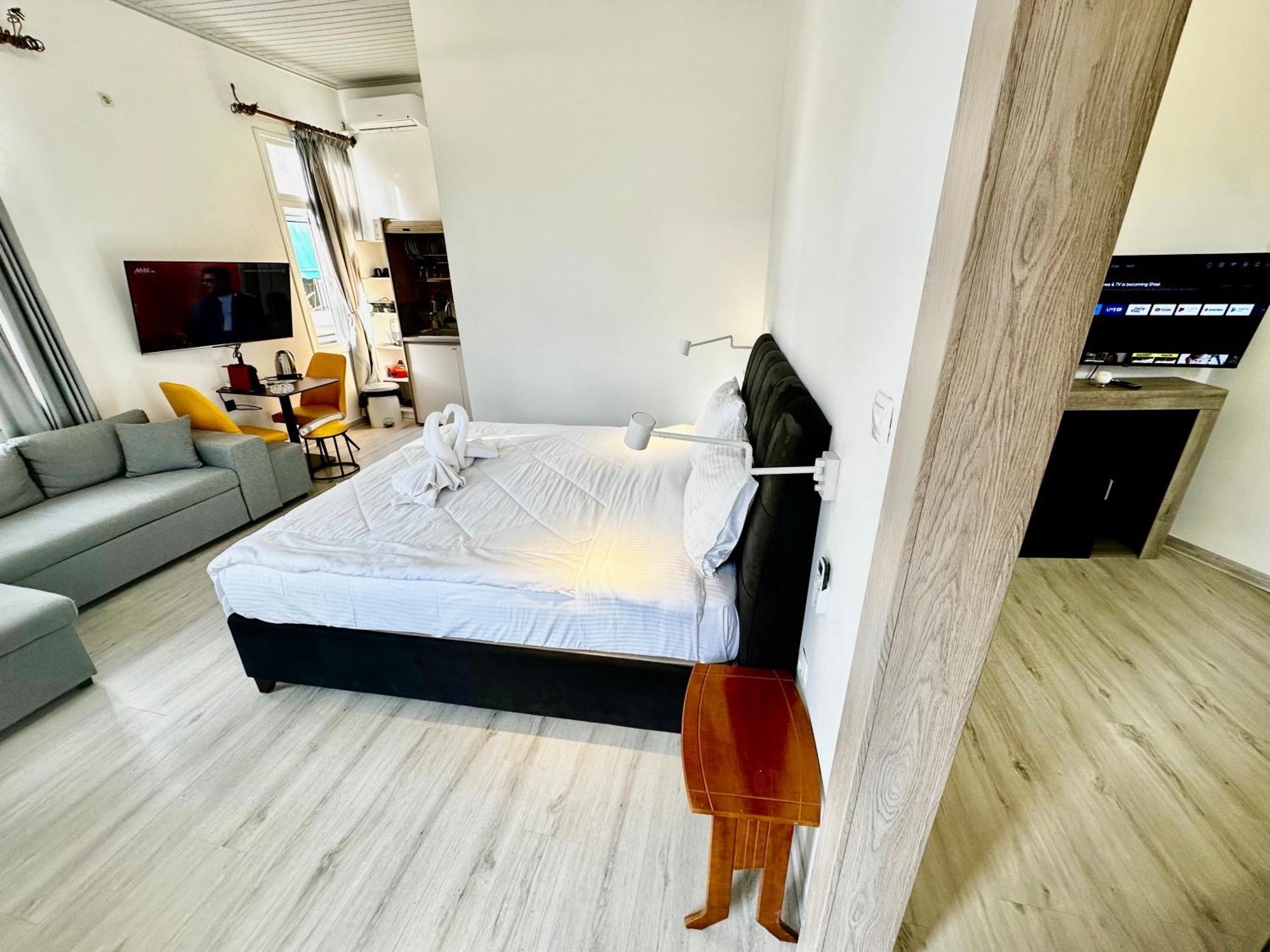 Travelers Luxury Suites, Studios & Apartments Corfu  Ngoại thất bức ảnh